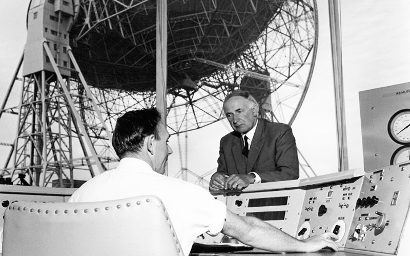 Bernard Lovell (right) in the control room at Jodrell Bank Observatory